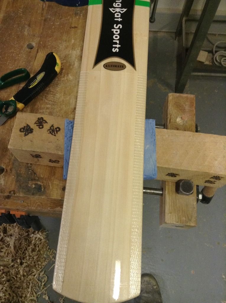 Gunn And Moore Cricket Bat Superior Quality Kashmir Willow Cricket Bat With A Treble Spring Handle And Readily Knocked In So Cricket Bat Gunn Moore Bat