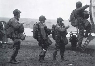  photo D_DAY_PARATROOPERS_BOARDING_zpsvgzcec58.jpg